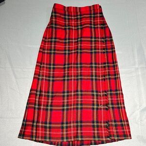 Tartan Plaid Scottish Kilt Skirt Vintage by the Edinburg woolen mill company D40